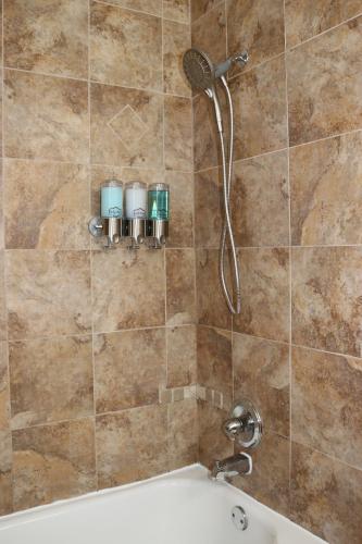 a shower in a bathroom with a bath tub at Hidden Sapphire-Apartment with Kitchen and Laundry in Lakeland