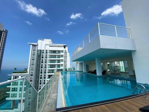 a swimming pool on the roof of a building at The View Cosy Beach By Pattaya Sunny Rentals in Pattaya South