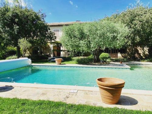 Maison Carpentras, 9 pièces, 12 personnes - FR-1-767-7