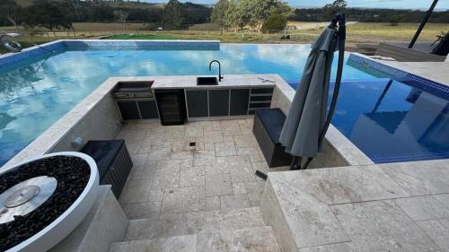 Bazén v ubytování Respite Resort Sydney nebo v jeho okolí