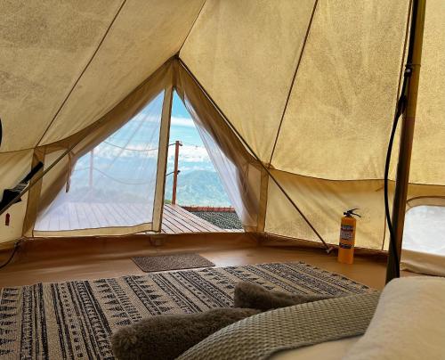 a tent with a large window in a room at Milagros Glamping in Agustín Codazzi