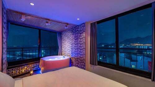 Geoje Highend Spa Pensionにあるベッド