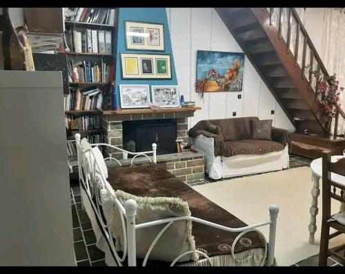 Χώρος καθιστικού στο art studio