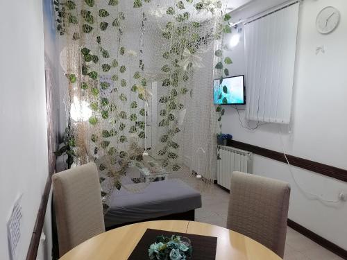 TV a/nebo společenská místnost v ubytování Low cost apartment