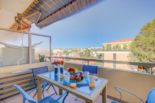 A balcony or terrace at Le San Diego - Happy Rentals