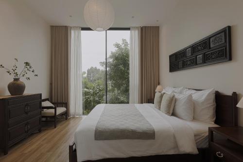 Un pat sau paturi într-o cameră la Nhãn Stay