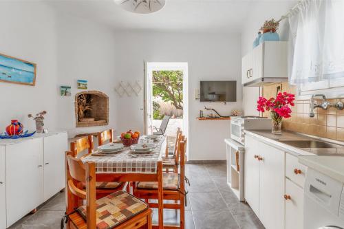 Fotografie z fotogalerie ubytování Anastasia's house Ysterni v destinaci Isterni