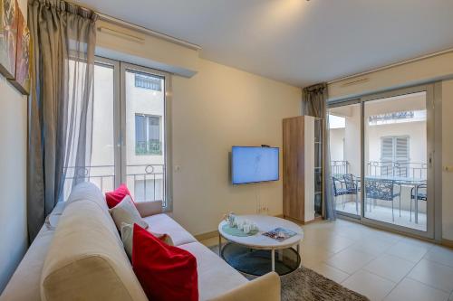 Televízia a/alebo spoločenská miestnosť v ubytovaní Au Vieux Port Cannes City Center - Happy Rentals