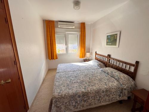 a bedroom with two beds and a window at Pitera II in Guardamar del Segura