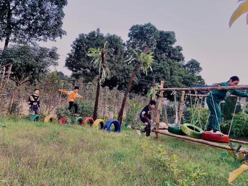 Kawasan permainan kanak-kanak di Nhà Vườn - Chill Garden Lakeview