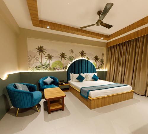A bed or beds in a room at Hotel Highway King Jaipur