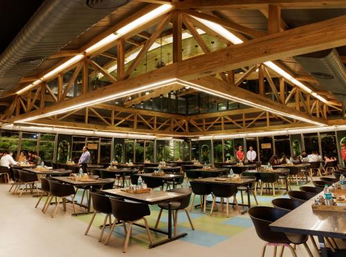 A restaurant or other place to eat at Hotel Highway King Jaipur