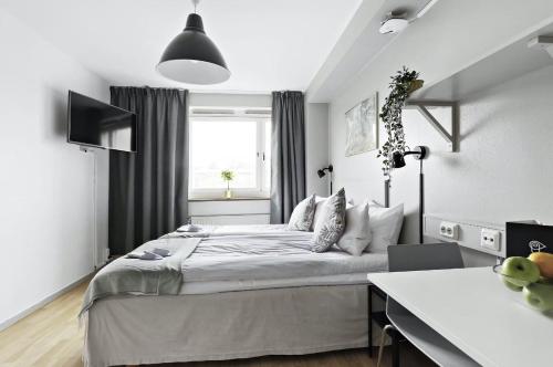 Postel nebo postele na pokoji v ubytování Forenom Aparthotel Stockholm Alvik