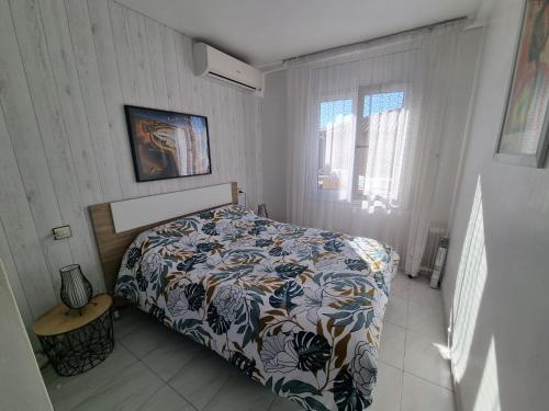 Fotografia z galérie ubytovania Lovely one bedroom with balcony v destinácii Roses