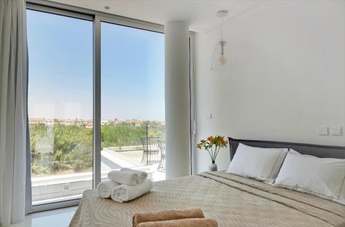 Llit o llits en una habitació de Sunrise Seaview Villas