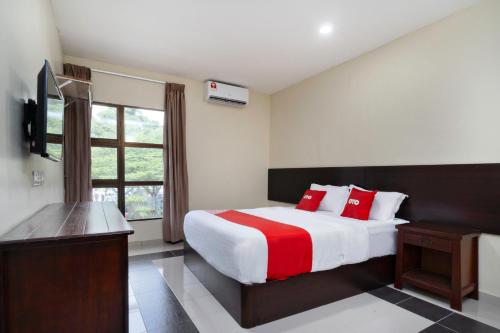 Postelja oz. postelje v sobi nastanitve OYO 89960 Manjung Inn Hotel