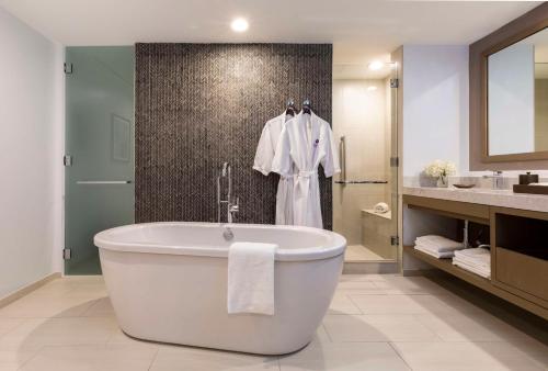 Ein Badezimmer in der Unterkunft Hyatt Regency Houston Downtown