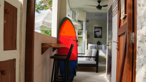 a room with a surfboard leaning against a wall at Ulunia in Uluwatu