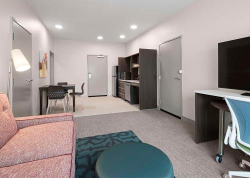 TV a/nebo společenská místnost v ubytování Home2 Suites by Hilton Orlando South Davenport
