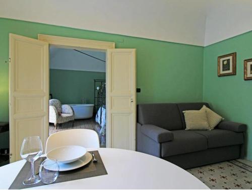 a living room with a couch and a table with wine glasses at Casa Tiffany in Modica