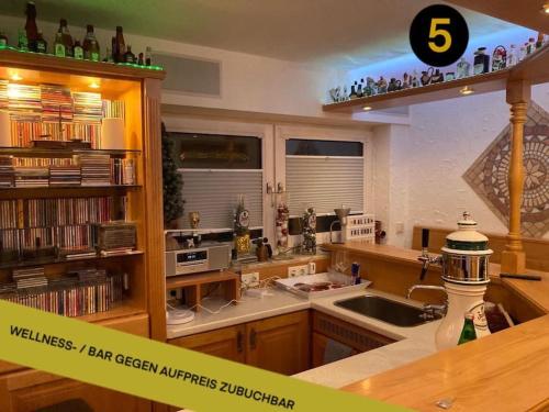 Knihovna v apartmánu