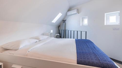 Estrela Escape Studios 1 by LovelyStay