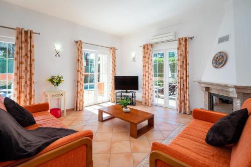Private Villa Ribeiro I Heated Pool, 4 Bed, BBQ, AC, WIFI, BEACH