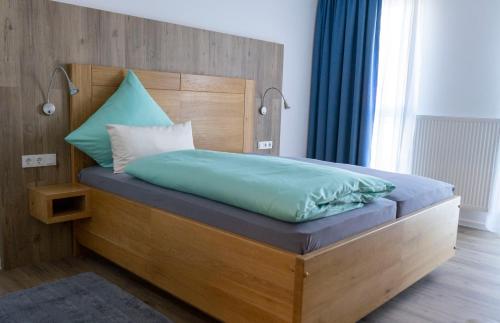a bedroom with a wooden bed with a wooden headboard at Amtsgerichts Blick in Oppenheim