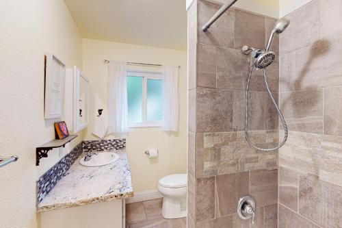 奇科的住宿－Chico's Artisan，带淋浴和卫生间的浴室