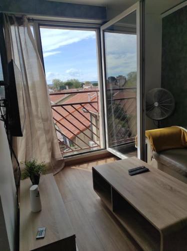 Photo de la galerie de l'établissement T2 Parking privé 100 M remparts Gare 10mn à pieds, à Avignon