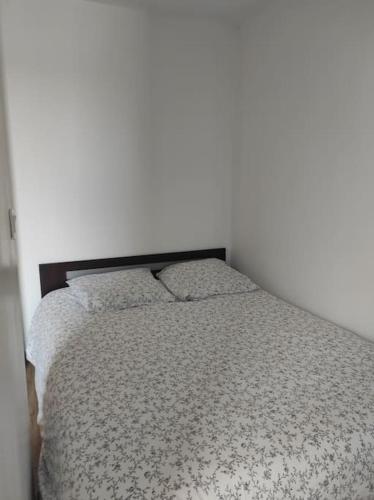 Photo de la galerie de l'établissement T2 Parking privé 100 M remparts Gare 10mn à pieds, à Avignon