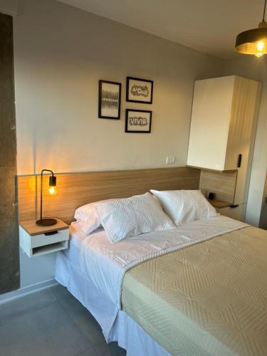 Una cama o camas en una habitación de ZOE PREMIUM Tucuman excelente ubicación luminoso