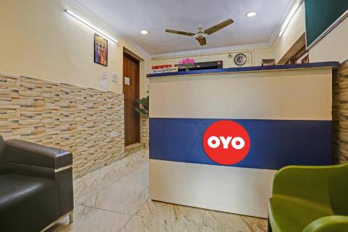 ニューデリーにあるOYO Hotel Dreamland Residencyの会屋ガソリンスタンド