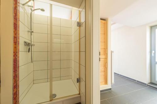 Ένα μπάνιο στο Ferienhaus an der alten Gärtnerei - Minze