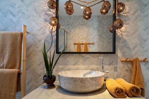 a bathroom with a bowl sink and a mirror at Manao Seaview Pool Villa 44 - 5 Mins Walk To The Beach in Ko Lanta
