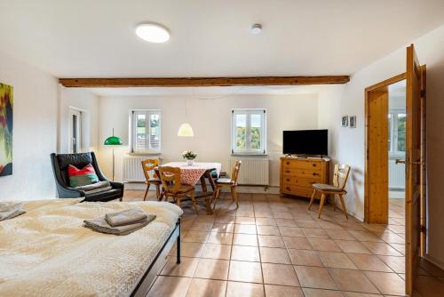 a room with a bed and a table and chairs at Ferienwohnungen Metzgerpost in Altensteig
