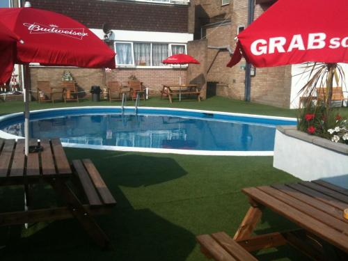 The swimming pool at or near Hotel Victoria 