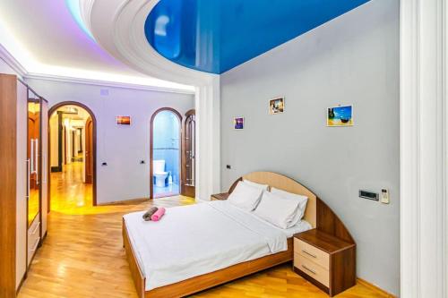 Säng eller sängar i ett rum på Apartment Caspian Lux