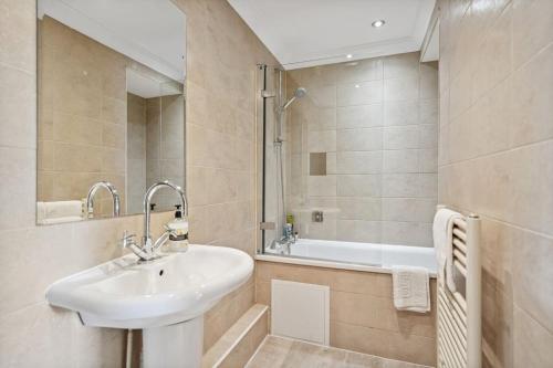 Ένα μπάνιο στο (G2) Central 1 Bed Blythswood Flat