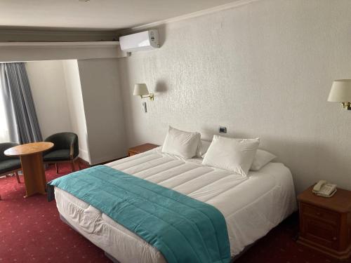 Una cama o camas en una habitación de Hotel Gavina Express Arica
