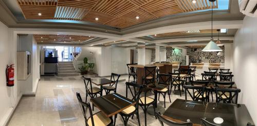 Un restaurante u otro lugar para comer en Hotel Gavina Express Arica