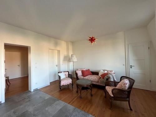 a living room with a couch and chairs at Ferienwohnung beethoven-12 in Zittau
