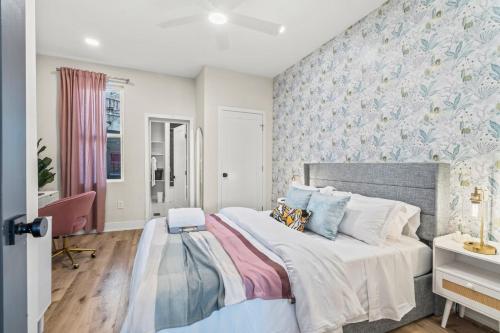 Passyunk Square Spacious 1 BR Oasis- Huge Deck Image