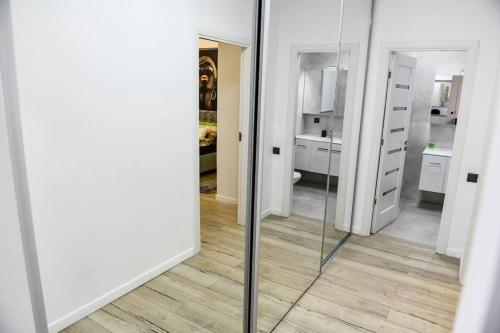 a bathroom with a mirror and a sink at MH Residence in Cluj-Napoca