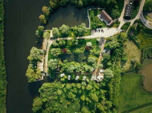 Příroda nedaleko luxury tent
