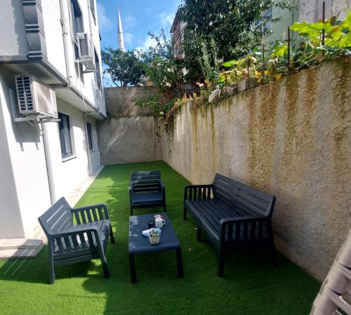 a group of benches sitting on the grass at Fatih apart otel in Bostancı