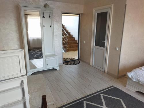a living room with a door and a mirror at DALIM in Duliby