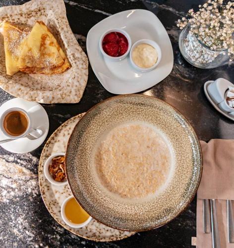 Makanan di atau berdekatan hotel