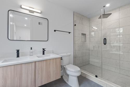 Bilik mandi di Capitol View2 Townhouse Condo
