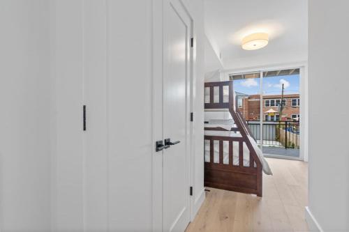 Gambar di galeri bagi Capitol View2 Townhouse Condo di Washington